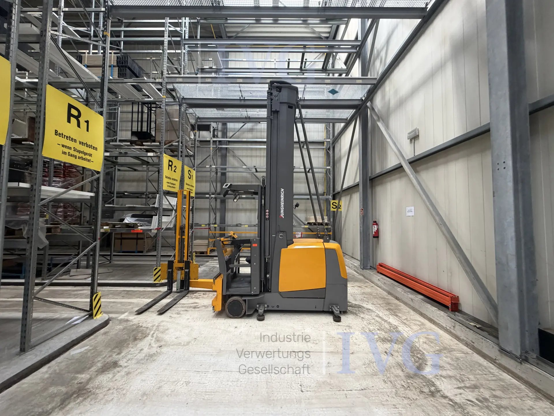 E-Schubmaststapler 4 JUNGHEINRICH EKX 516k